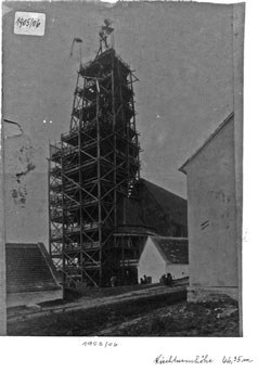46,35 m hoher Kirchurm im Gerüst 1905/06